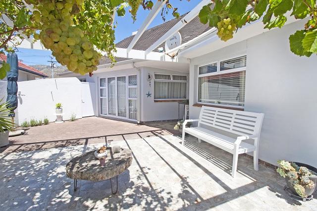 3 Bedroom Property for Sale in Fish Hoek Western Cape